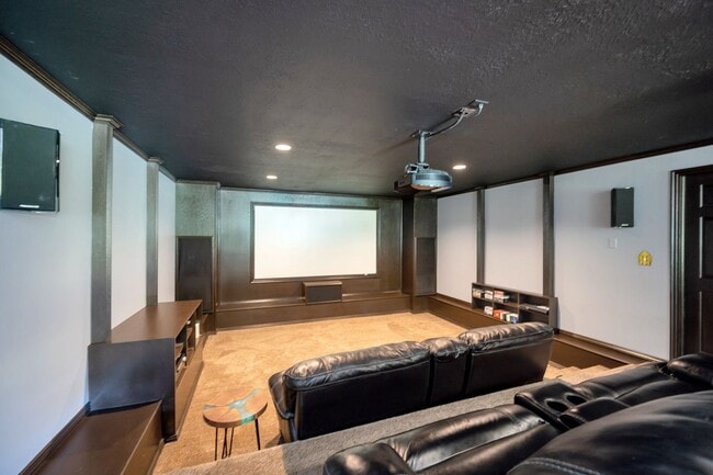 Building Photo - Immaculate Home for rent in gated cul-de-sac!