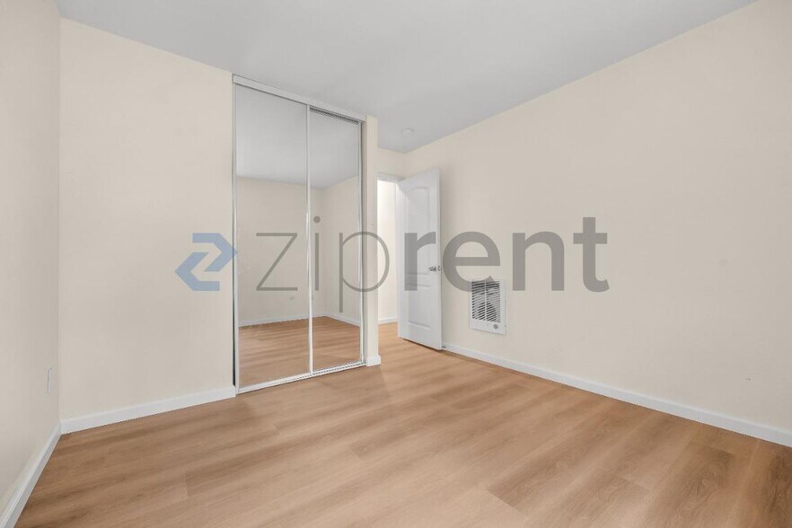 Building Photo - Unit 226