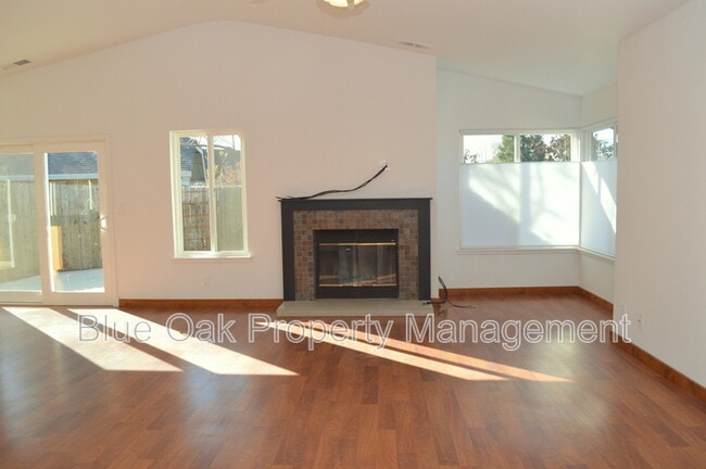 Building Photo - 62 Plumwood Ct