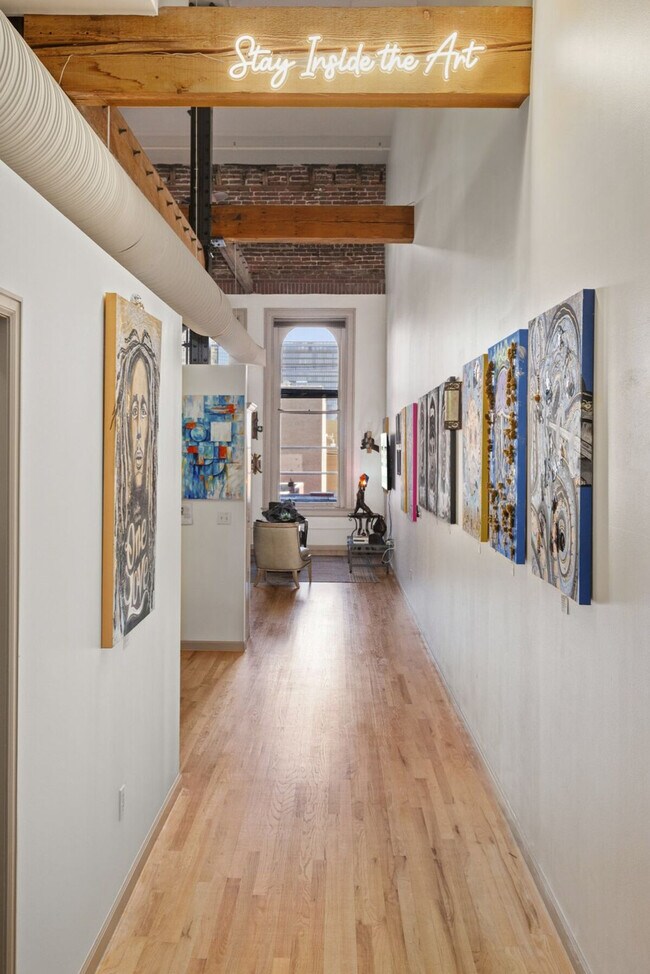 Building Photo - 1555 California St