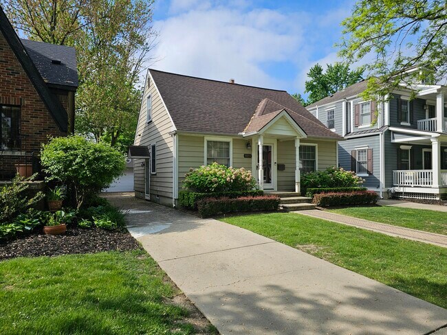Primary Photo - 1016 Bird Ave