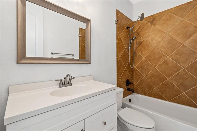 Building Photo - 830 Trail Dr