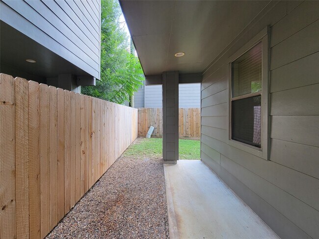 Building Photo - 1124 Patterson St
