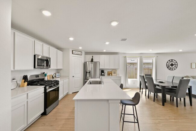 Building Photo - 9931 Cliffside Rdg