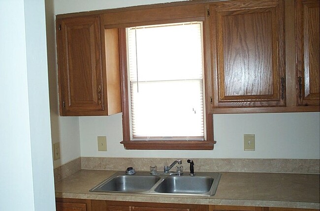 Building Photo - 902 Verdant Dr
