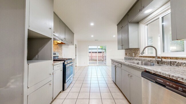 Building Photo - Bright & Clean Single Level FIVE bedroom i...