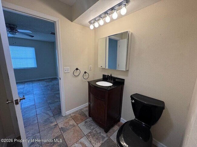 Building Photo - 5317 Woodridge Ln