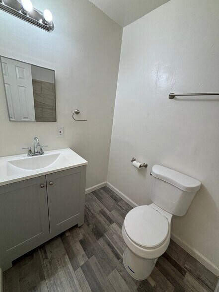 Building Photo - 465 W Ramona Dr