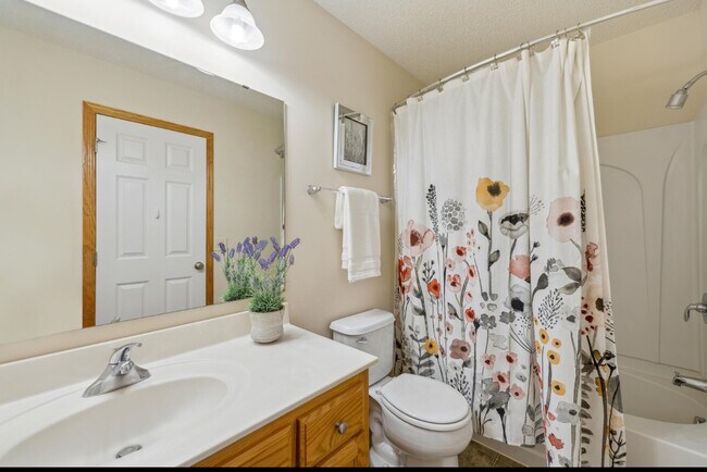 Building Photo - 3183 Frontier Dr