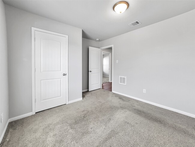 Building Photo - 2851 Golf Crest Dr