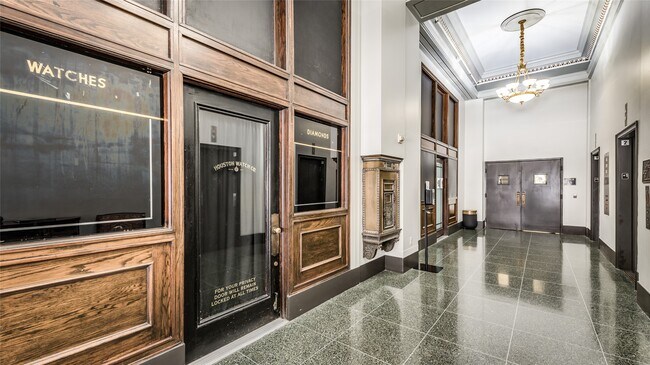 Building Photo - 915 Franklin St