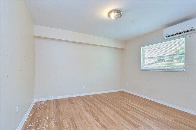 Building Photo - 5634 9th Ave N