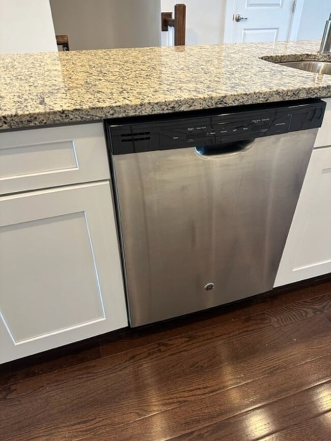 Building Photo - Gorgeous 4-Bed 3.5-Bath Townhouse next to Ft Meade