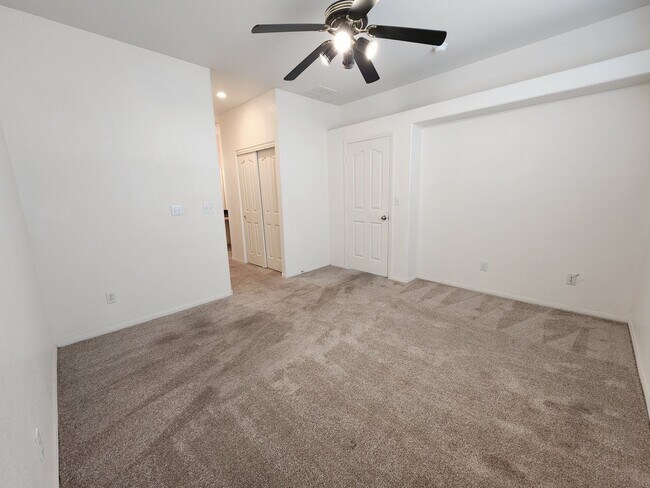 Building Photo - Silverado Ranch Single Story | 2 Bed | 2 Bath | 2-Car Garage