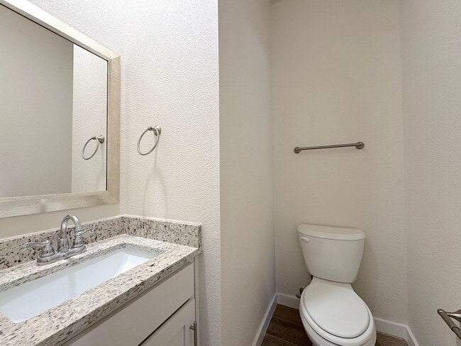 Building Photo - East El Paso 4 bed 2 Bath Refrig A/C!