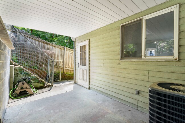 Building Photo - 2721 Berg St