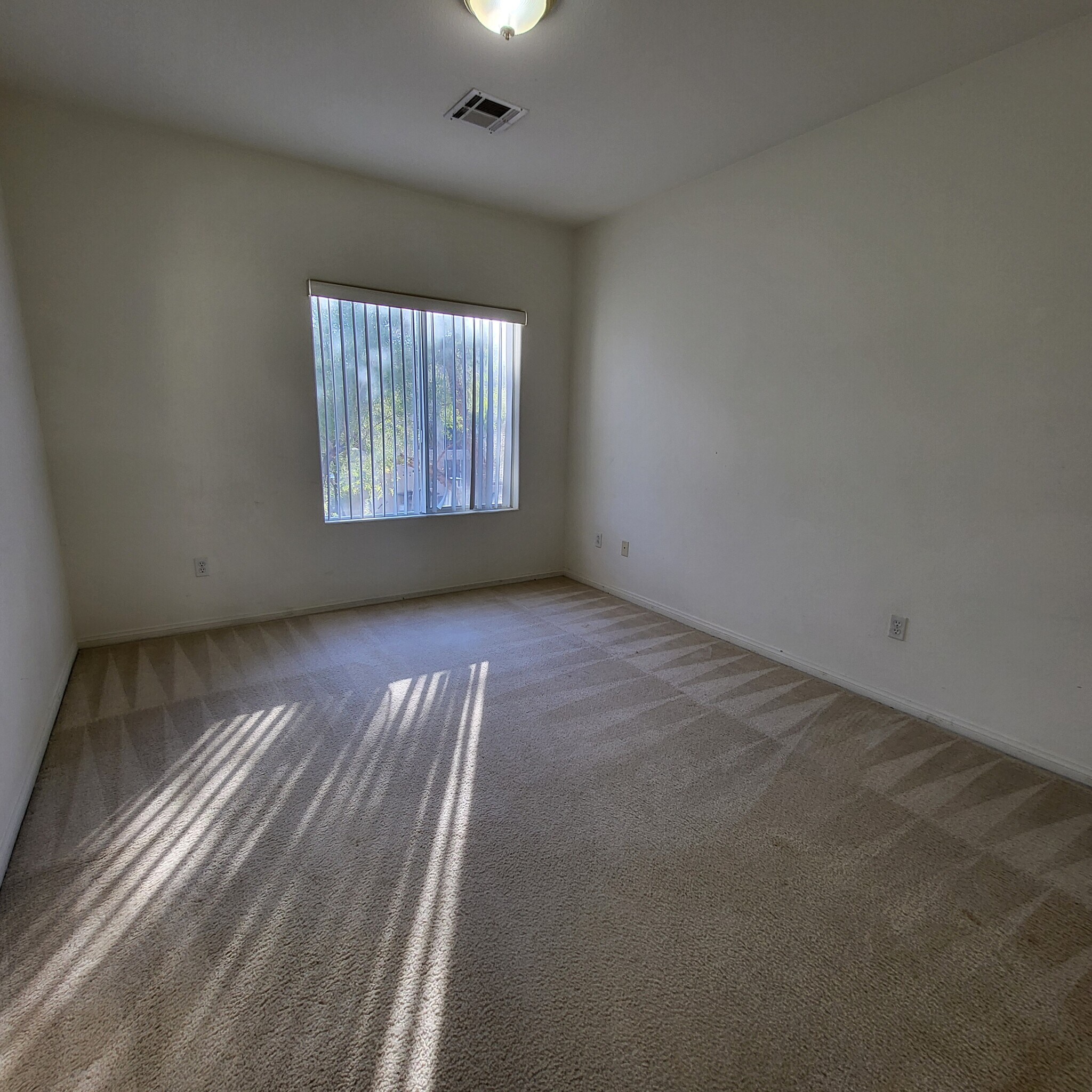 Building Photo - 211 Tayman Park Ave