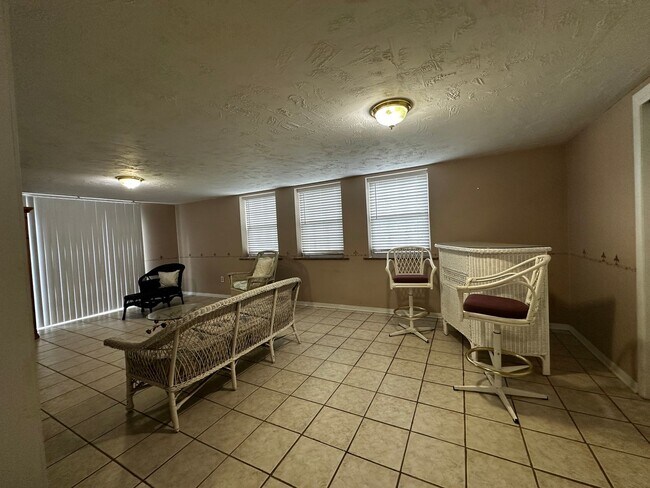 Building Photo - Partially furnished 3 bed/ 1.5 bath - Morristown, TN