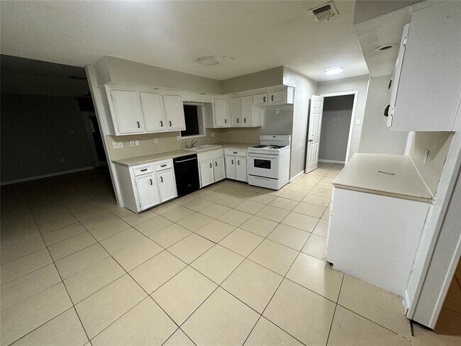 Building Photo - 1511 Greenbriar Ave