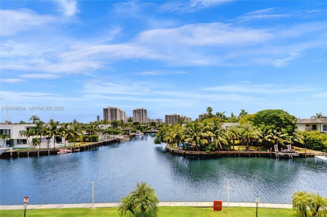 Building Photo - 401 Golden Isles Dr