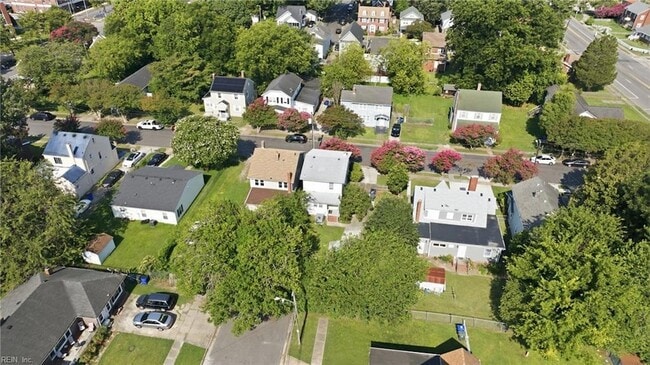 Building Photo - 920 Oaklawn Ave