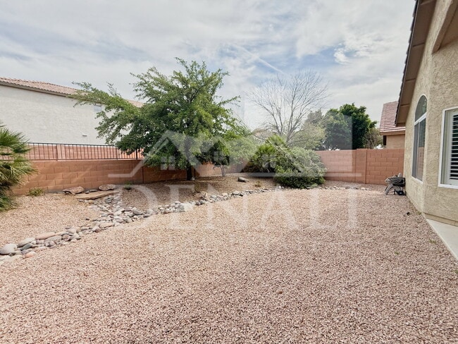 Building Photo - 4330 E Cottonwood Ln