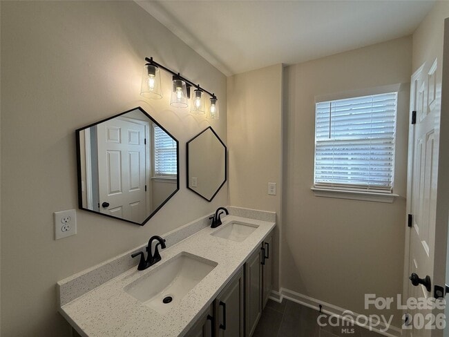 Building Photo - 17632 Delmas Dr