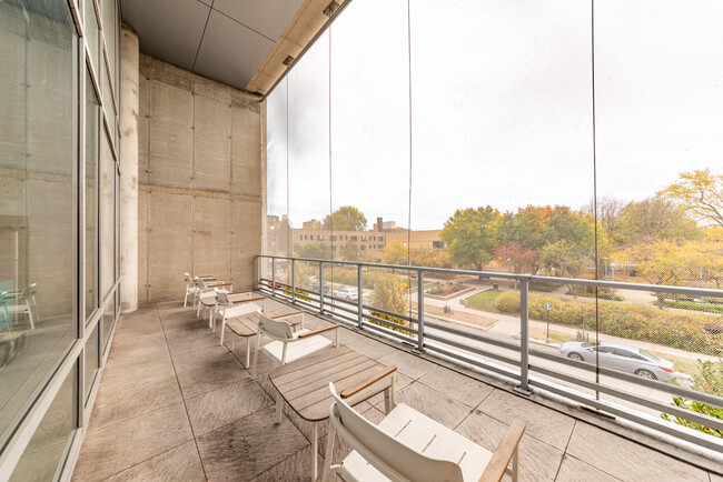Building Photo - 1330 E 53rd St