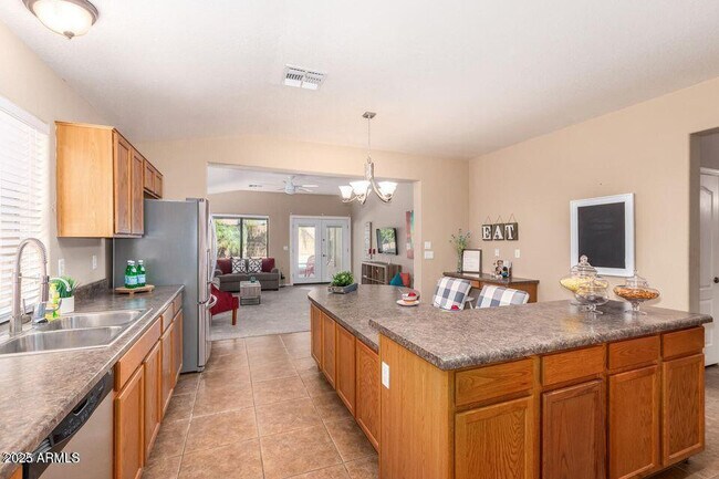 Building Photo - 632 E Mule Train Trail