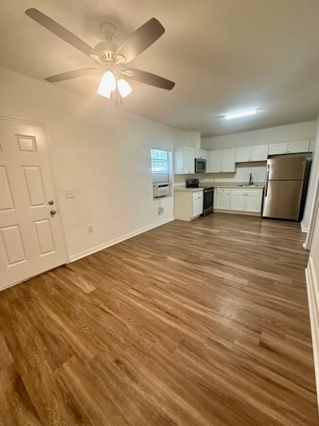 Building Photo - 1 BEDROOM 1 BATH SUITE