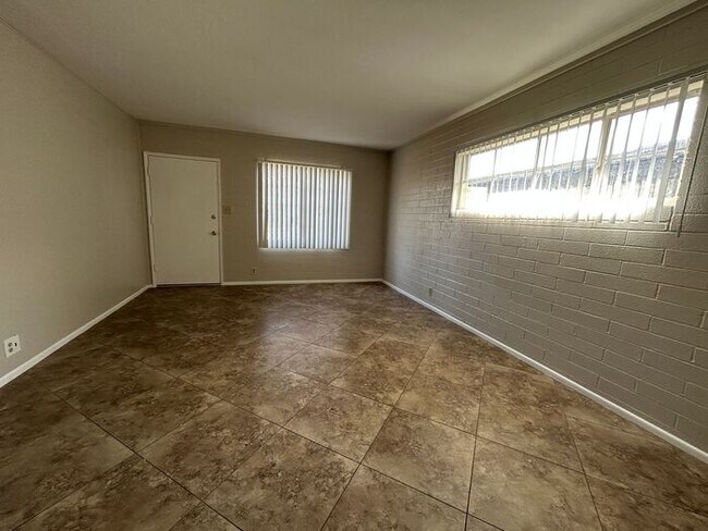 Building Photo - 920 S Wilson St