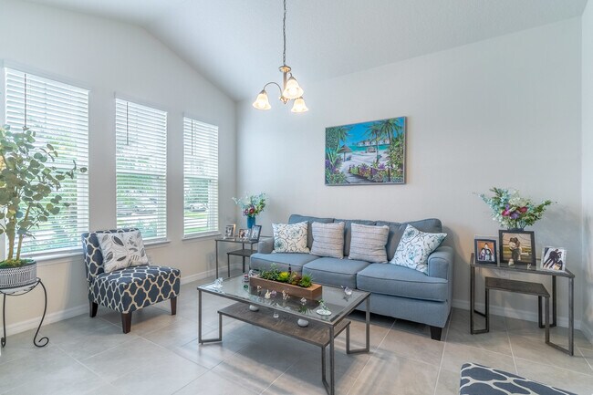 Building Photo - 2721 Chantilly Ave