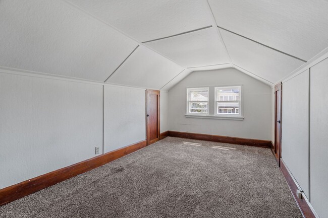 Building Photo - Your Timeless Haven in St. Paul for $2,599/month! $250 OFF 1st MONTH!