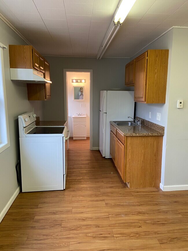 Building Photo - 11 LLC-110 Sailly Avenue