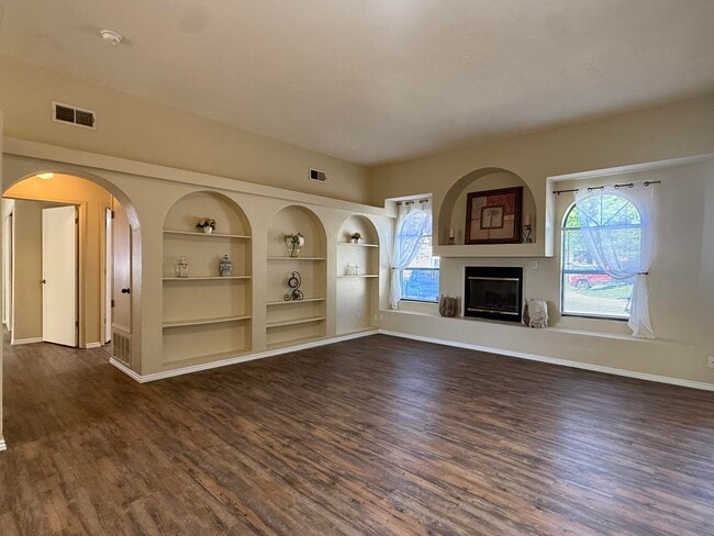 Building Photo - 7200 Whippoorwill Ln NE