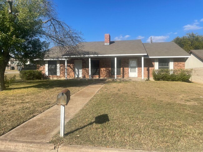 Primary Photo - 2 BEDROOM DUPLEX, LAWN CARE AND WATER INCL...