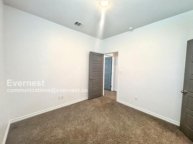 Building Photo - 2239 Hornbeam St