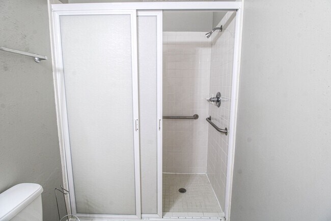 Building Photo - 2729 Christian Dr