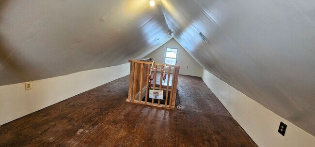 Building Photo - 3 Bed 1 Bath Single Family Home