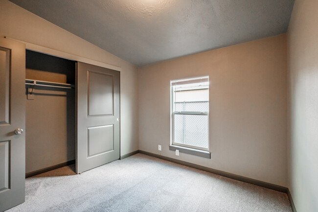 1 bedroom - 2575 San Francisco Ct NE