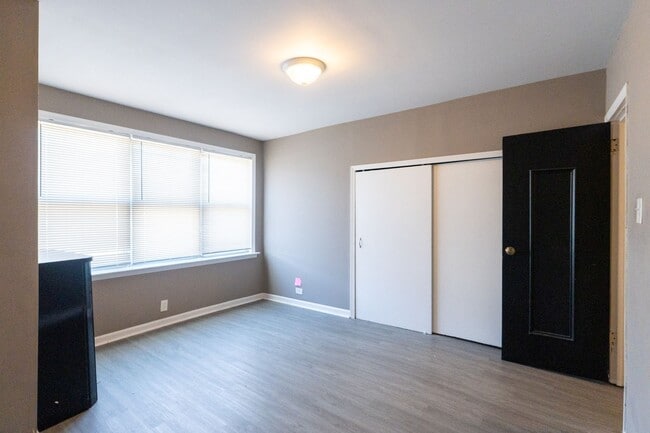 Building Photo - Elmwood Park area newly renovated 3 bedroom