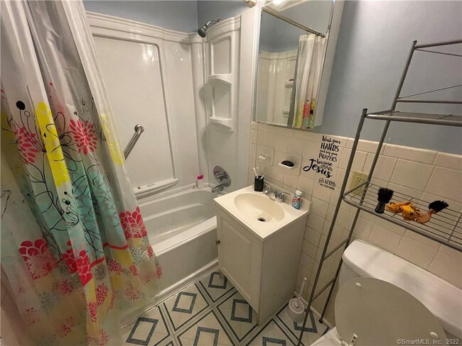 Building Photo - 10 Georgetown Dr