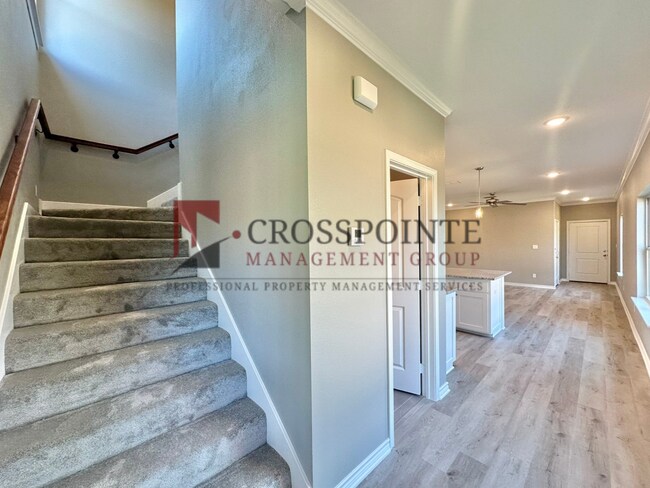 Building Photo - 3 Bedroom 2.5 Bathroom Townhomes at Villa Rosa!