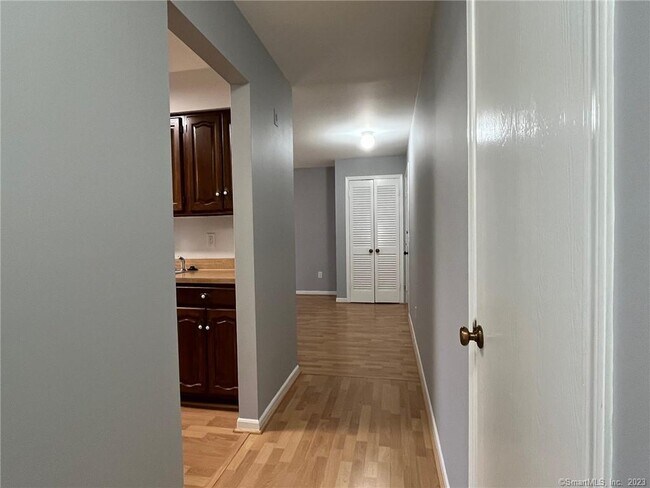 Building Photo - 7 Eden Ct