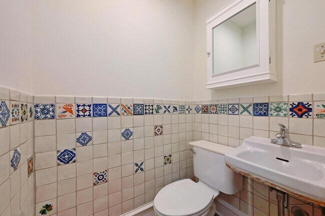 Building Photo - 2807 Hatley Dr