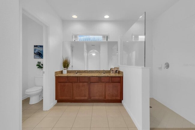 Building Photo - 2943 Casabella Dr