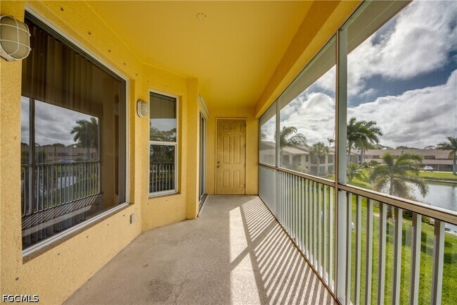 Building Photo - 15250 Riverbend Blvd