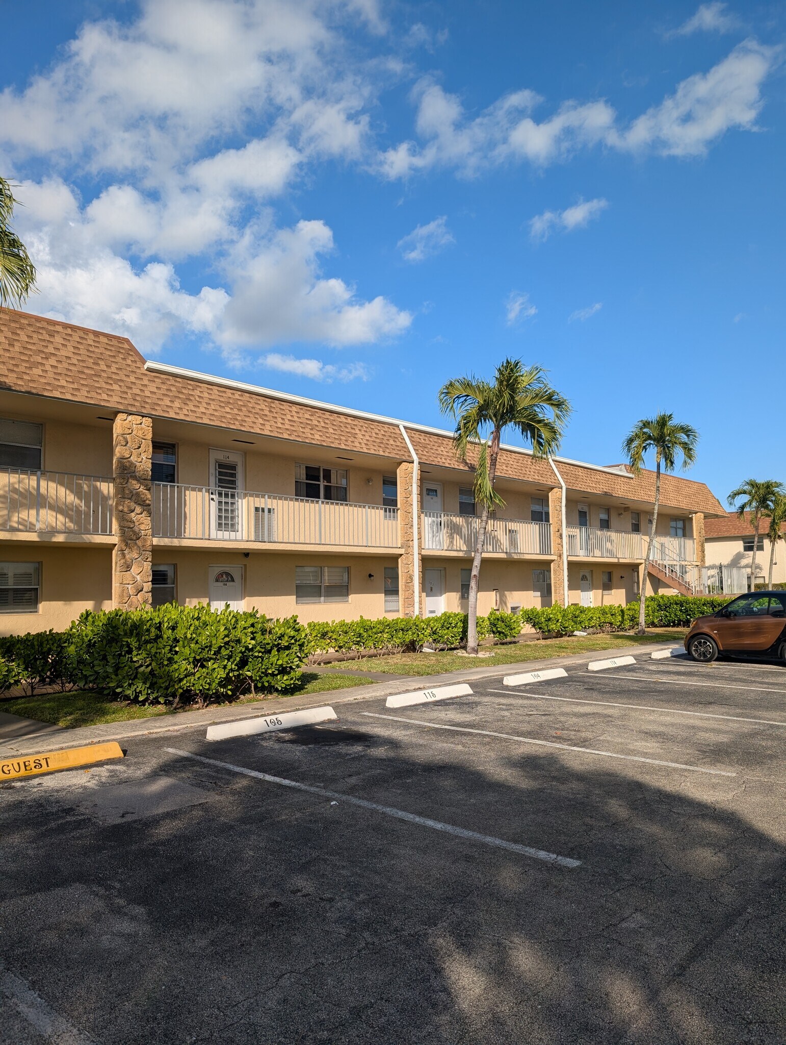 Building Photo - 9911 Sandalfoot Blvd