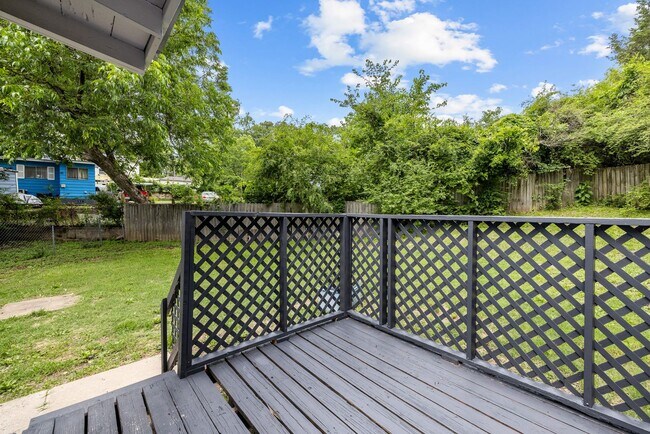 Building Photo - Charming 3 Bedroom, 1.5 Bathroom house