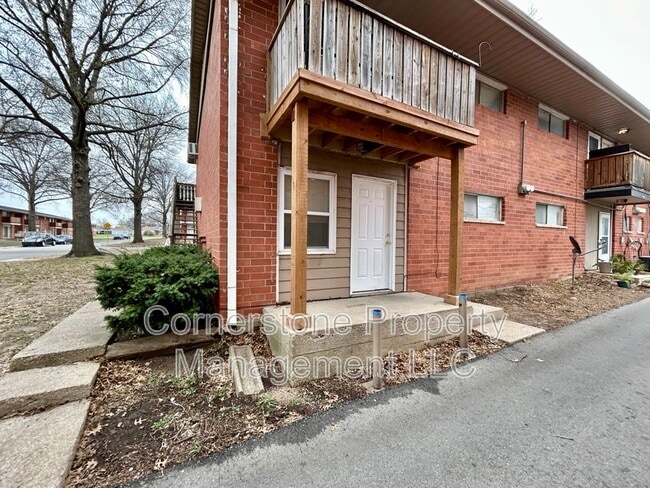 Building Photo - 2506 Redbud Ln